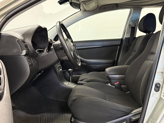 Toyota Avensis 12 of 25