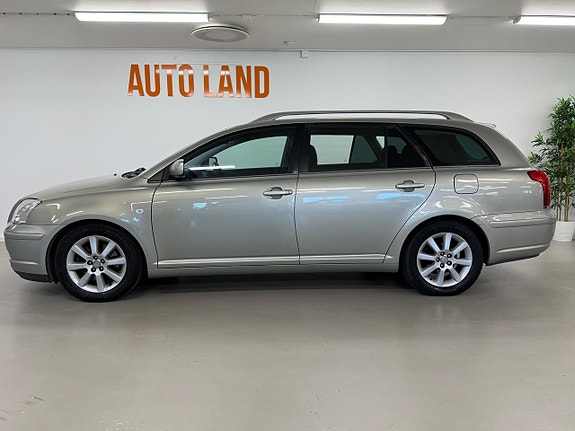 Toyota Avensis 4 of 25