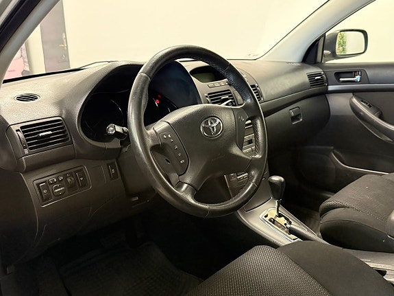 Toyota Avensis 13 of 25