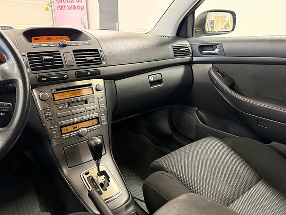 Toyota Avensis 21 of 25