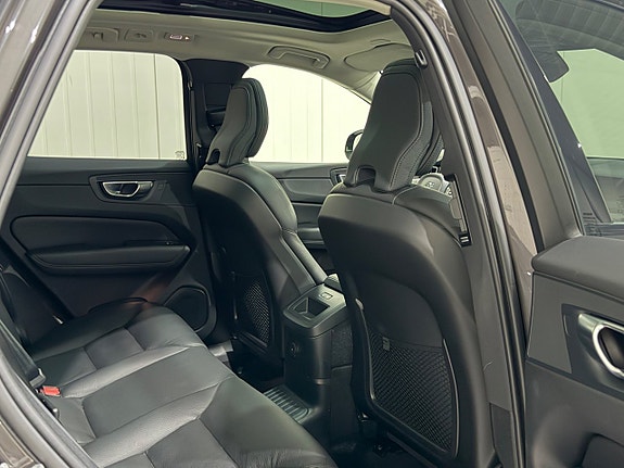Volvo XC60 13 of 22