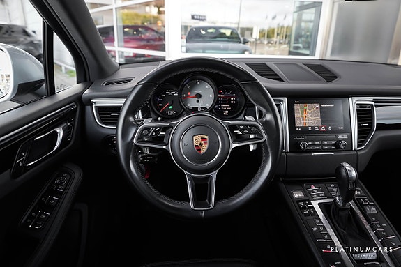 Porsche Macan S 10 of 20