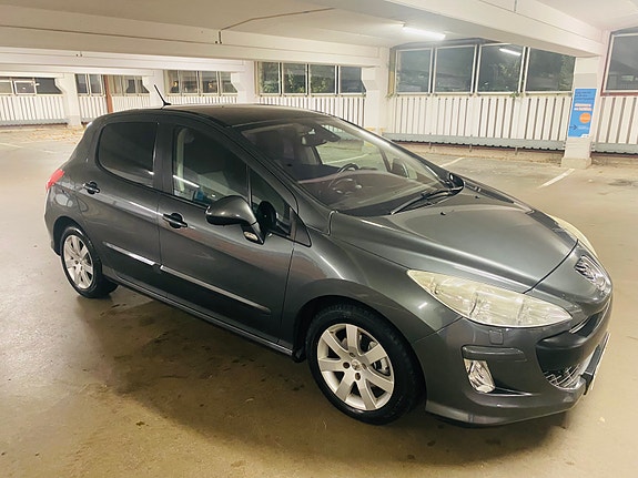 Peugeot 308 2 of 6