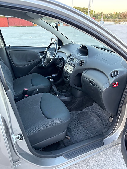 Toyota Yaris 7 of 7