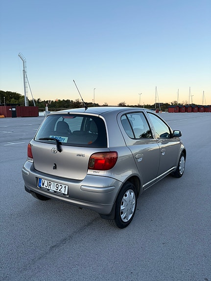 Toyota Yaris 3 of 7