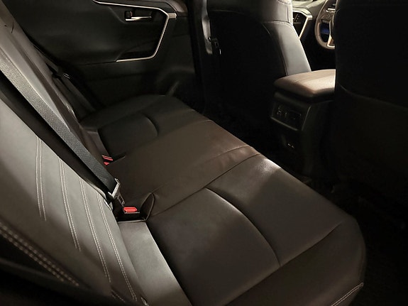 Toyota RAV4 20 of 23