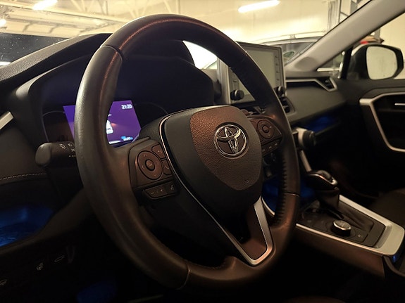 Toyota RAV4 12 of 23