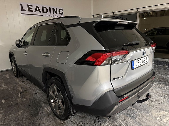 Toyota RAV4 2 of 23