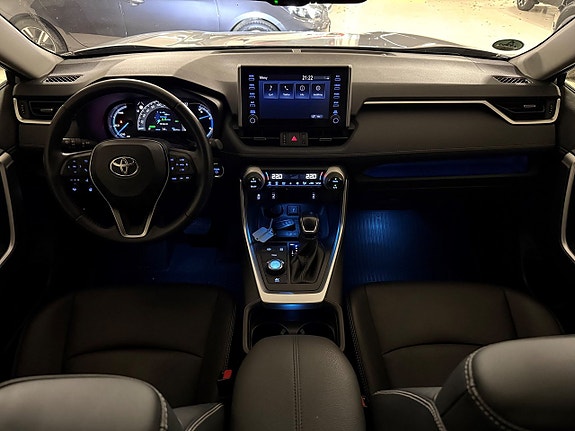 Toyota RAV4 6 of 23