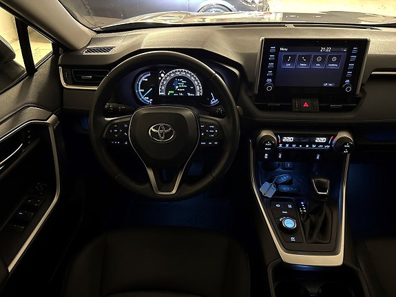 Toyota RAV4 8 of 23