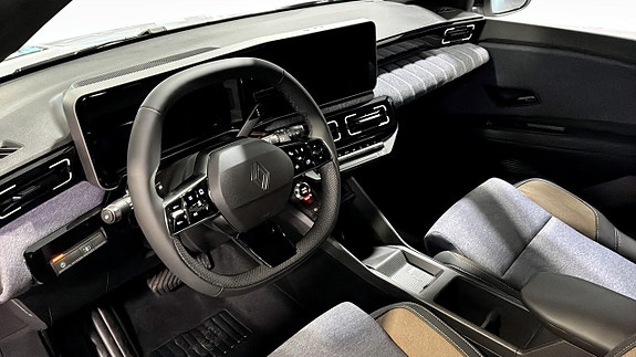 Renault 5 E-Tech 3 of 12