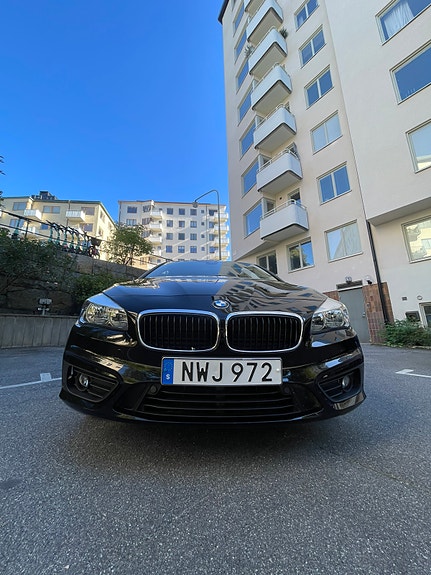 BMW 216d 6 of 15