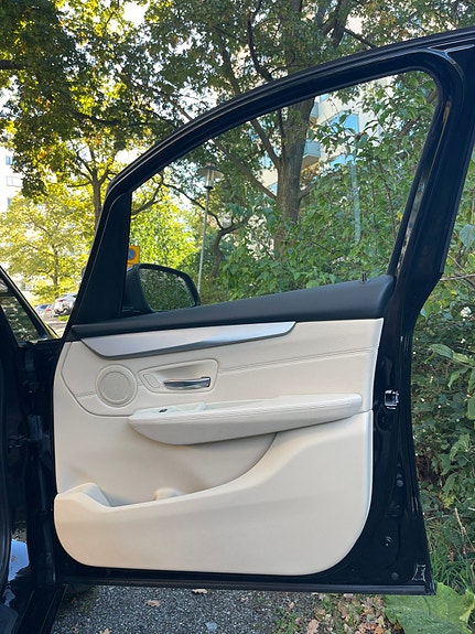 BMW 216d 12 of 15