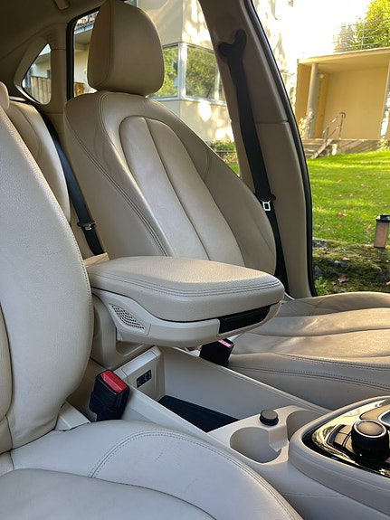 BMW 216d 11 of 15