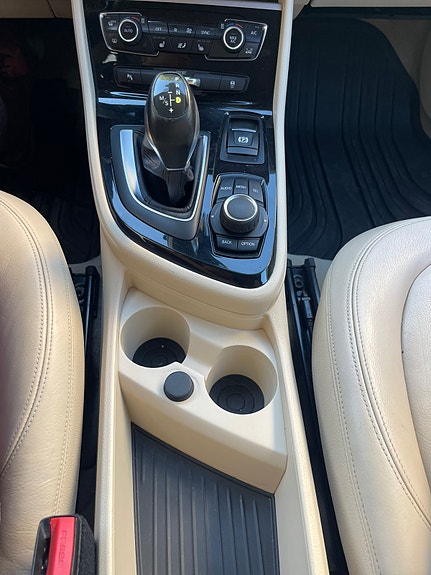 BMW 216d 13 of 15