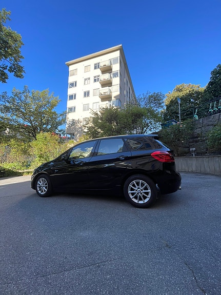 BMW 216d 3 of 15