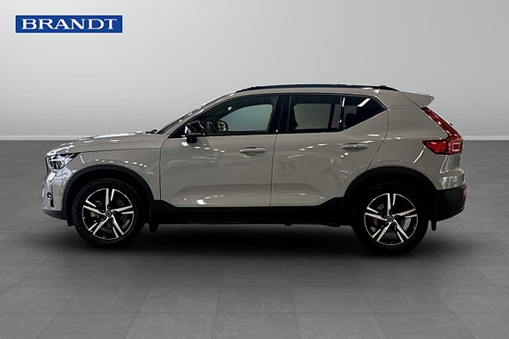 Volvo XC40 6 of 23