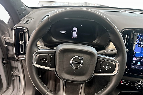 Volvo XC40 13 of 23