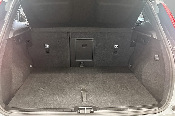 Volvo XC40 17 of 23