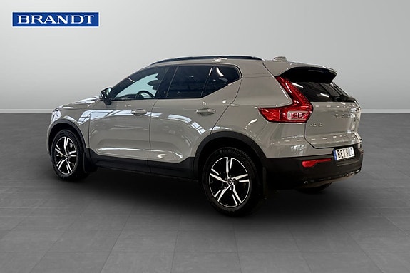Volvo XC40 5 of 23