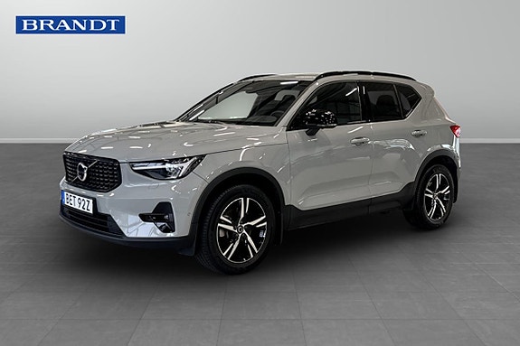 Volvo XC40 2 of 23