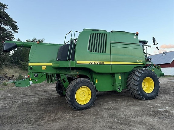 John Deere T670 SKÖRDETRÖSKA (KUND) 2 of 4