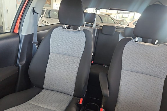 Toyota Yaris 14 of 16
