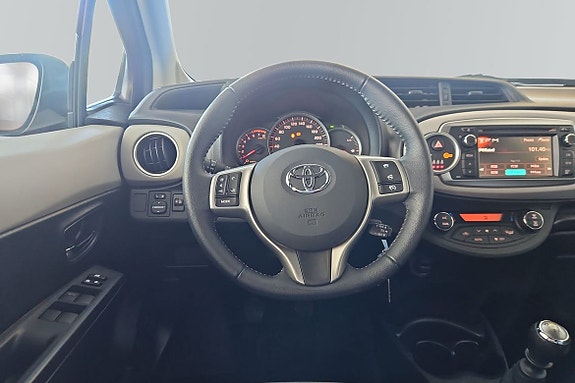 Toyota Yaris 9 of 16