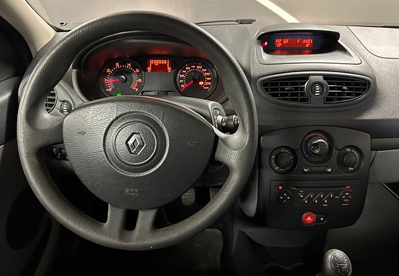 Renault Clio 14 of 18