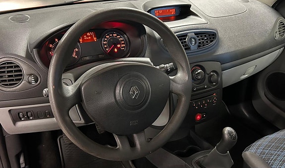 Renault Clio 12 of 18