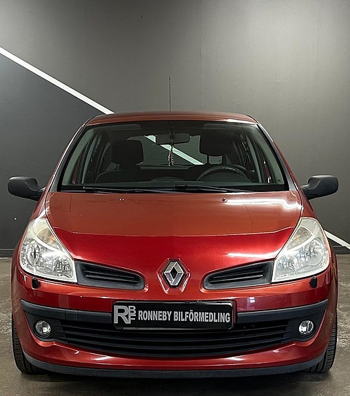 Renault Clio 2 of 18