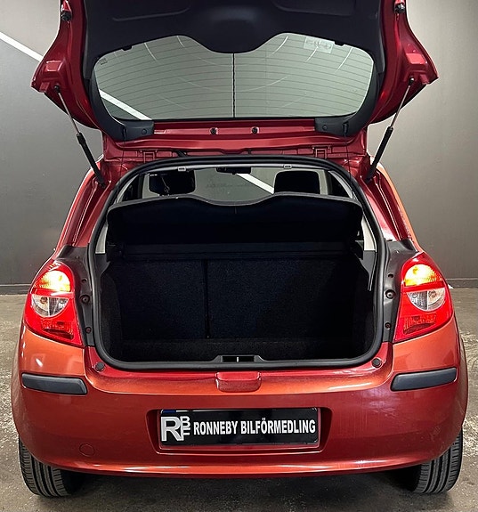 Renault Clio 9 of 18