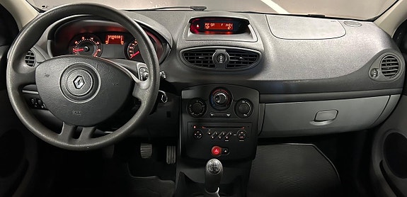 Renault Clio 11 of 18