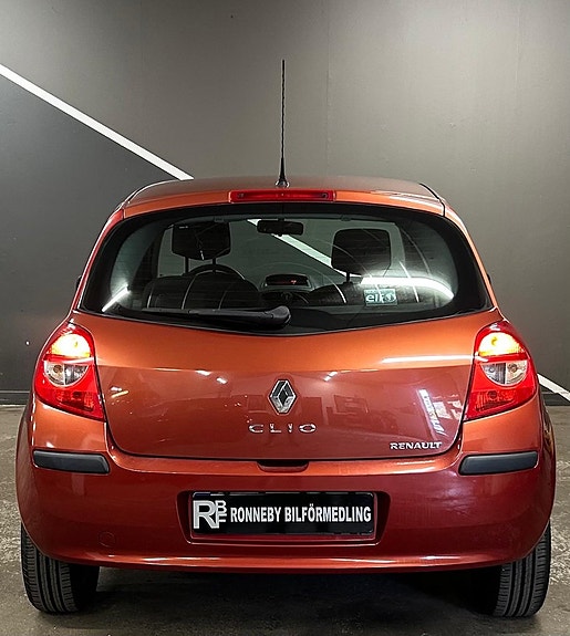 Renault Clio 8 of 18