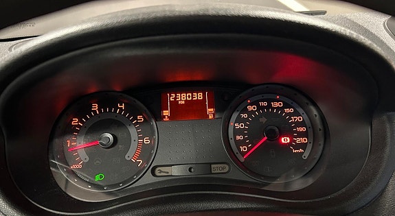 Renault Clio 13 of 18