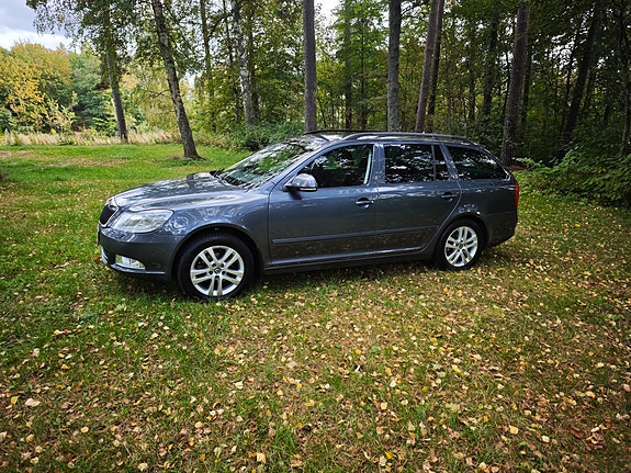 Skoda Octavia 2 of 12