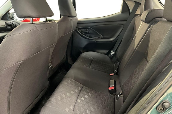 Toyota Yaris 13 of 21