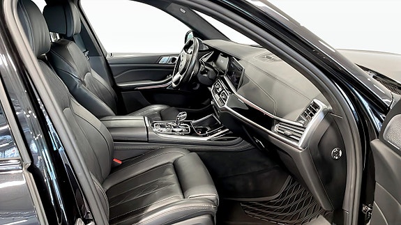 BMW X7 3 of 9