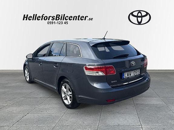 Toyota Avensis 2 of 21