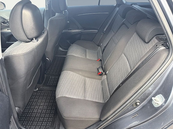 Toyota Avensis 11 of 21