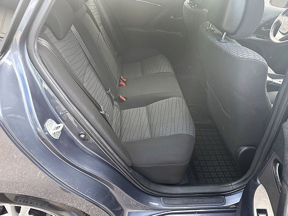 Toyota Avensis 7 of 21