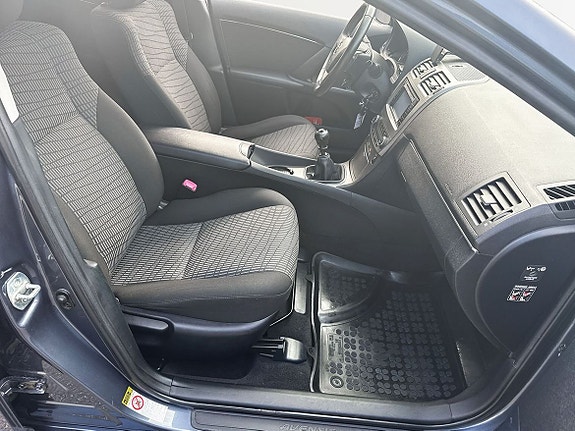 Toyota Avensis 6 of 21