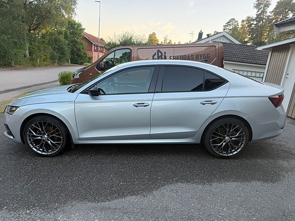 Skoda Octavia 2 of 5