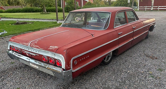 Chevrolet Impala 3 of 11