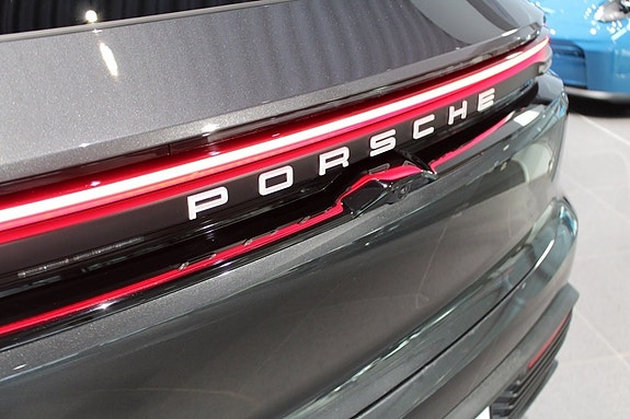 Porsche Macan 9 of 14