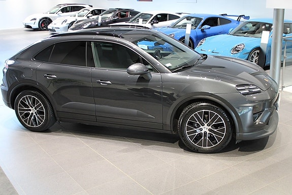 Porsche Macan 2 of 14