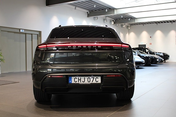 Porsche Macan 7 of 14