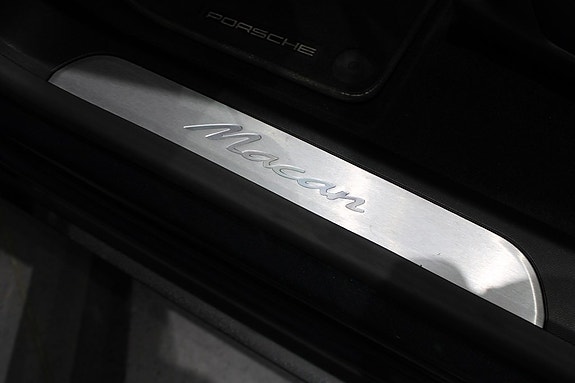 Porsche Macan 14 of 14