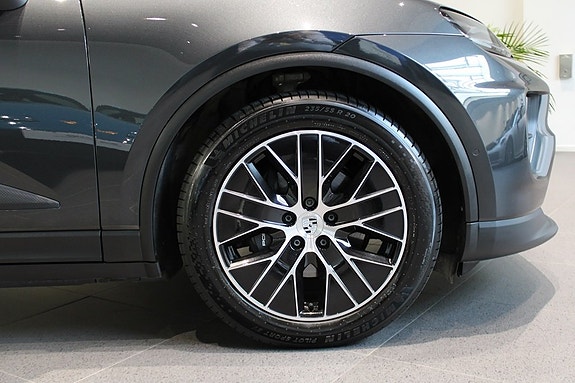 Porsche Macan 10 of 14