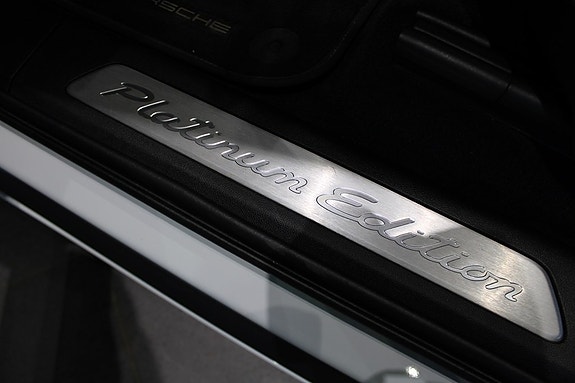 Porsche Cayenne 15 of 16